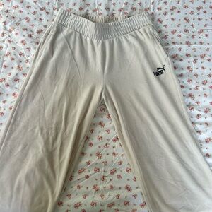 🌲Puma Cream Sweatpants wide leg Relaxed Fit Athleisure🌲